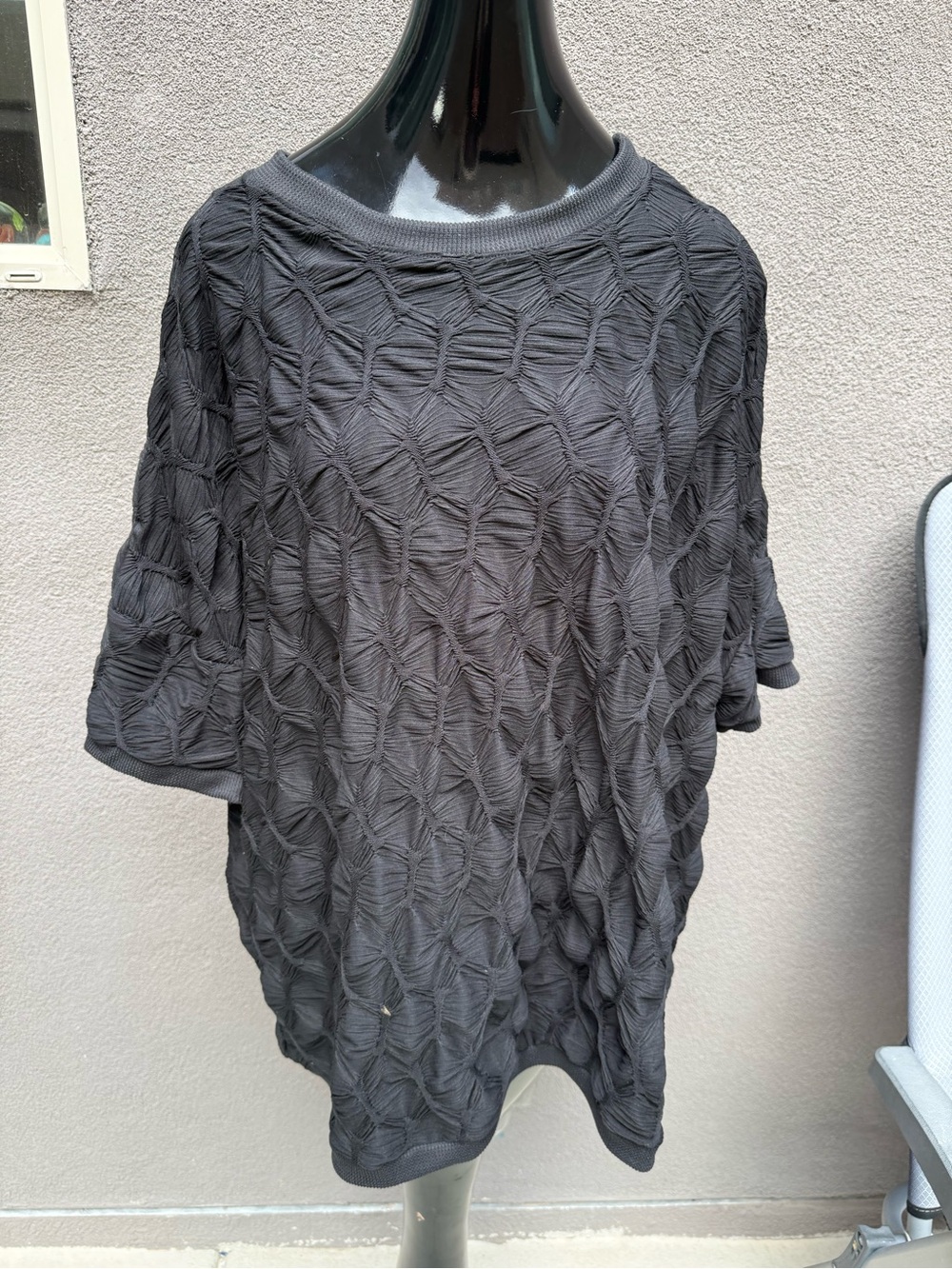 Like Love 1X Textured Black Sculpted Stretch Top Dimensional Pattern Shirt